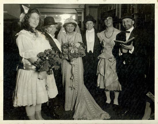 [1920s+gay+and+lesbian+marriage+in+San+Francisco.jpg]