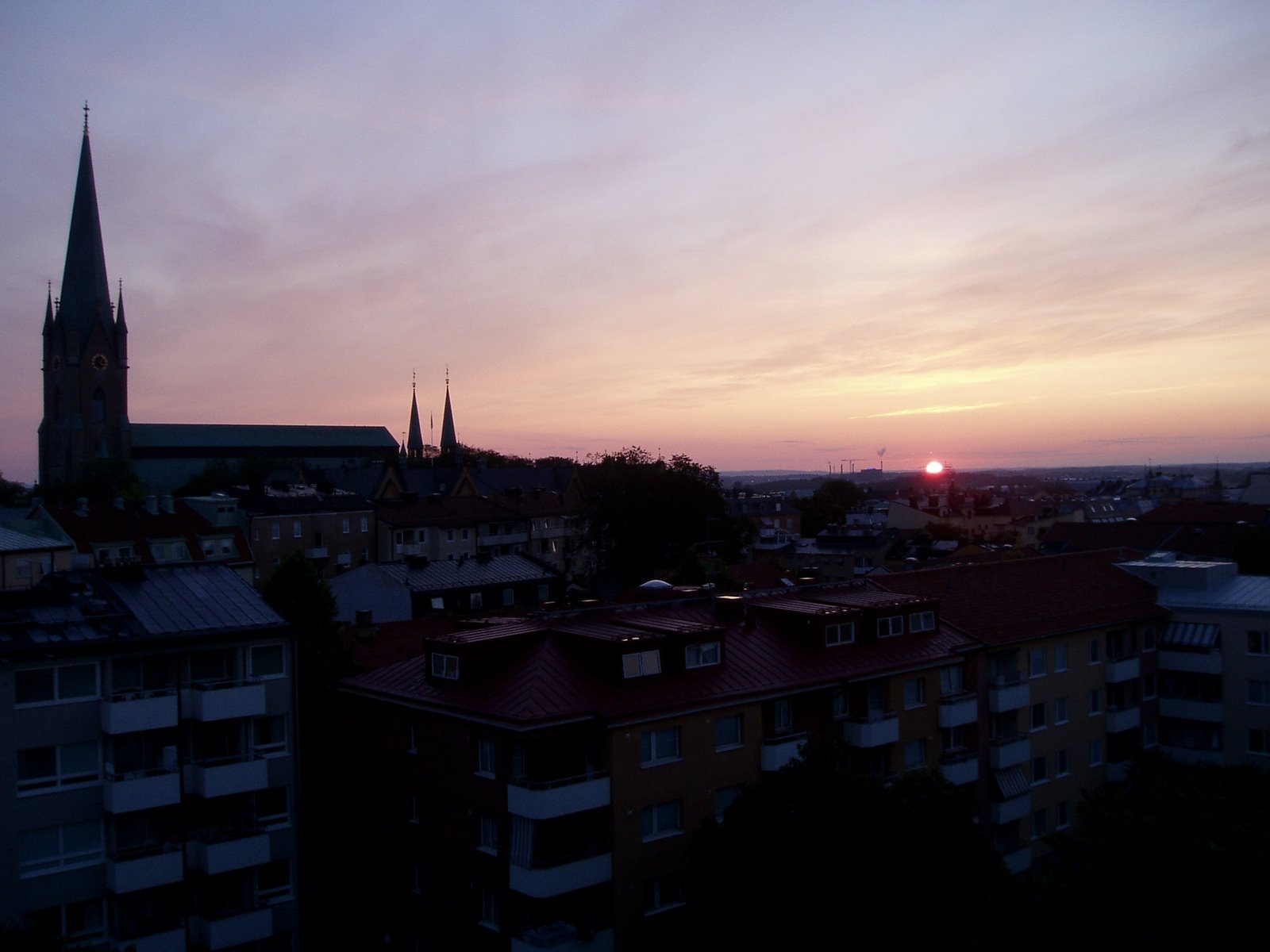[Linkoping-view+of+sunrise+with+Domkyrkan.JPG]
