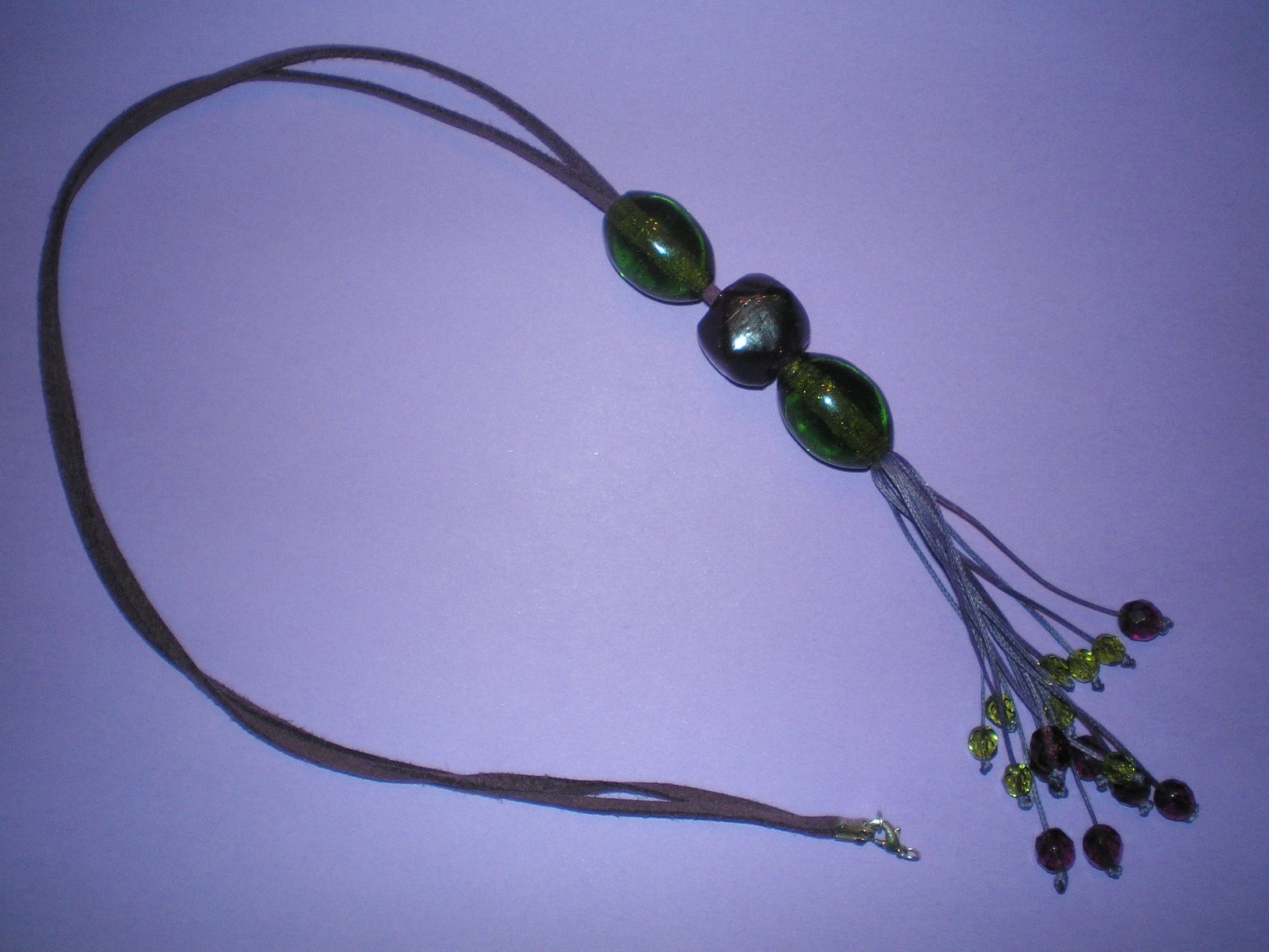 [collar+cristal+lila+y+verde.JPG]