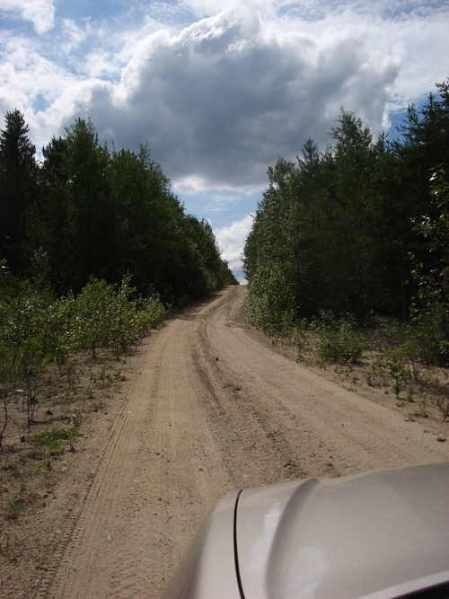 [Saskatchewan+rest+stop+dirt+road+071807.jpg]