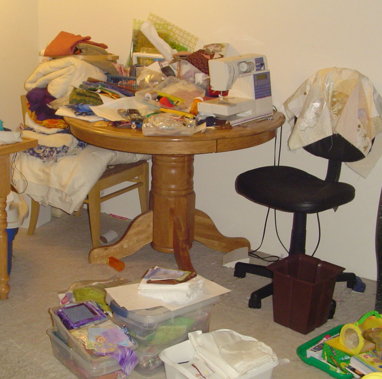 [messy+sewing+table.jpg]
