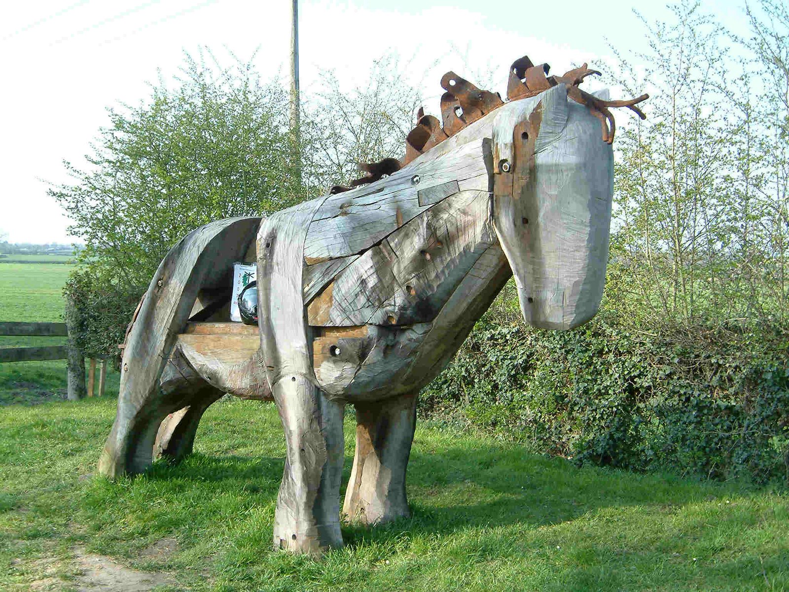[(06)+Nantwich+Carved+Wooden+Horse+3.jpg]