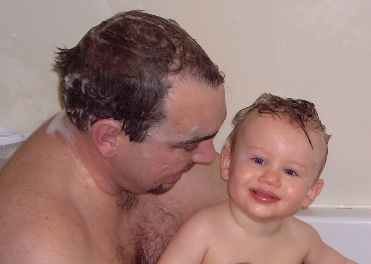 [Tub+with+daddy.jpg]