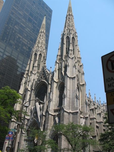 [450px-St__Patrick%27s_Cathedral_New_York_2006-06-18.jpg]