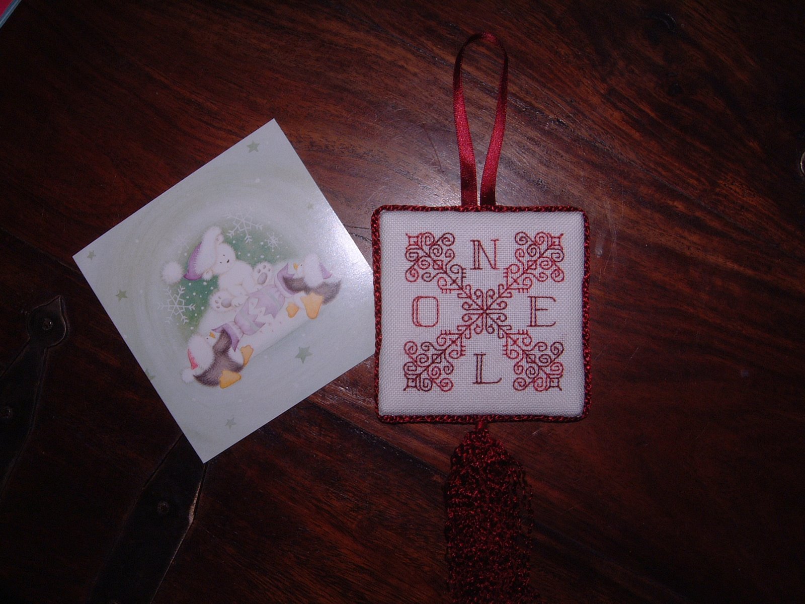 [Christmas+ornie+from+Andrea.JPG]