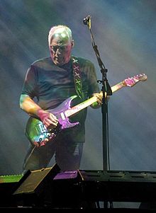 [220px-David_Gilmour_in_Munich_July_2006-ed-.jpg]