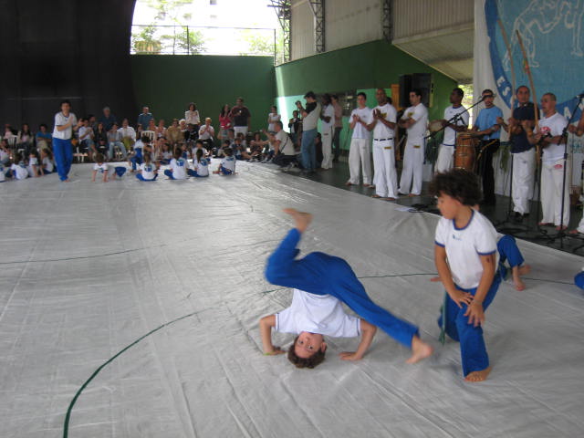 [Capoeira+na+Vila+060.jpg]