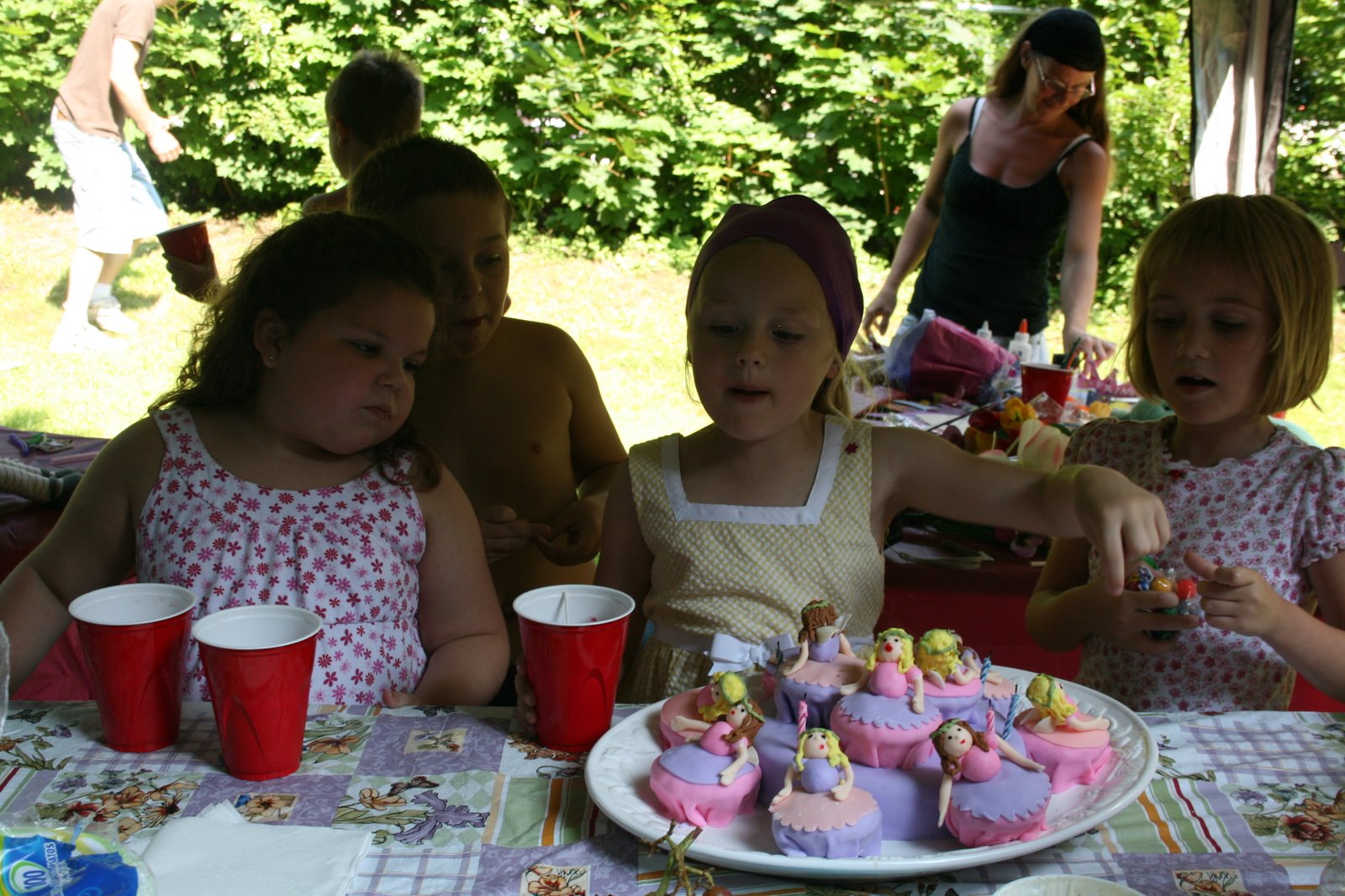 [Kids+with+cake.jpg]