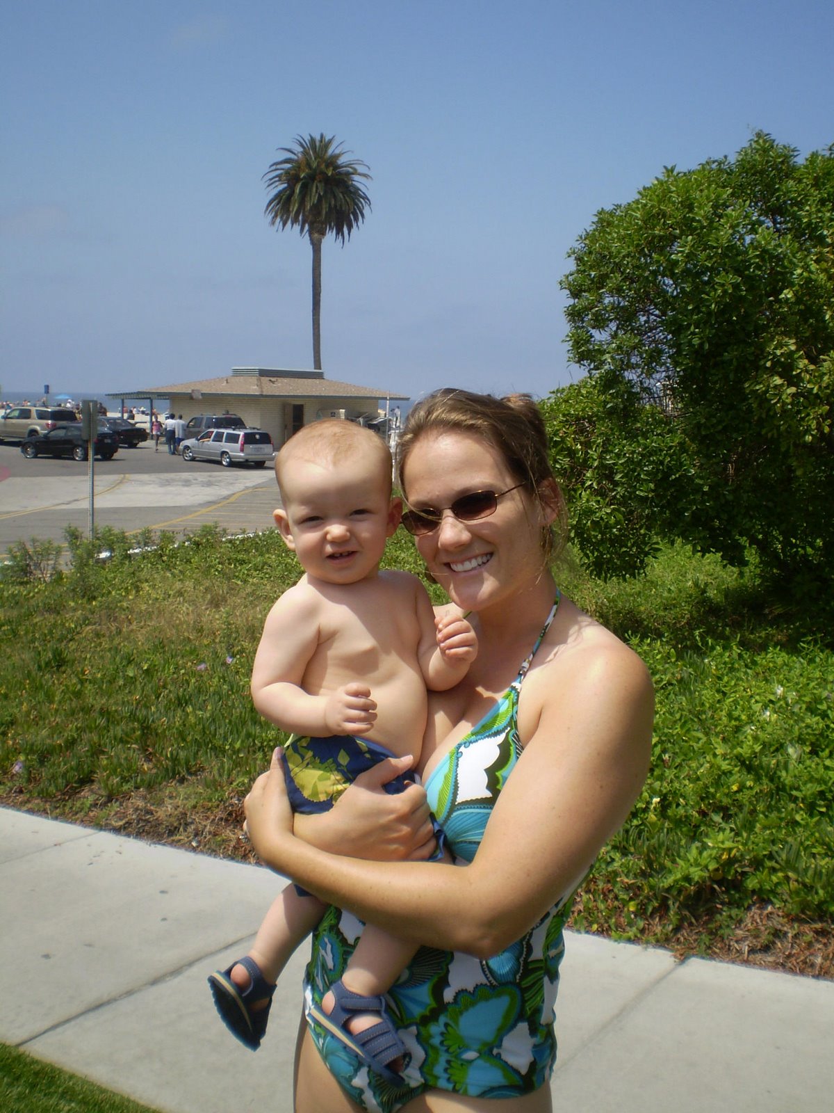 [with+mom+at+the+beach.jpg]
