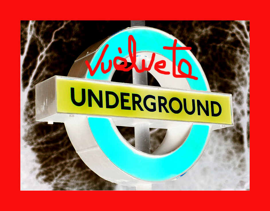 [800px-Underground_roundel_sign_at_Epping.jpg]