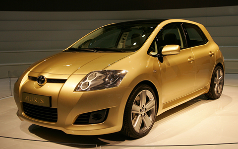 [2007+Toyota+Auris+gold.jpg]