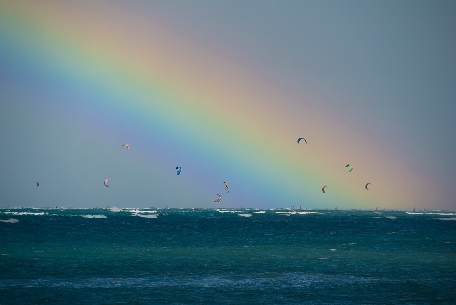 [kite_surfers.jpg]