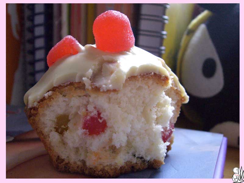 [food+-+gum+drop+cupcake+-+02.jpg]