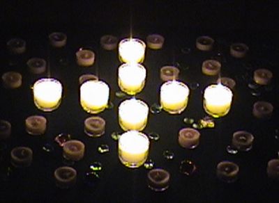 [04a_prayer_candles.jpg]