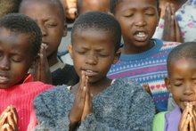 [lesotho_orphans_praying_Lords_prayer.jpg]