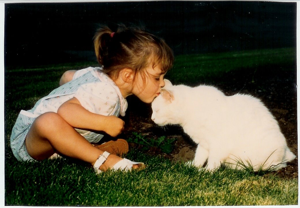 [Haley+Kissing+Kitty.jpg]