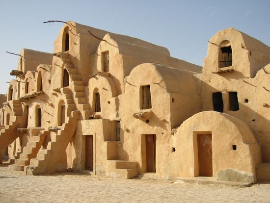 [architecture-constructions-sud-tataouine-tunisie.jpg]