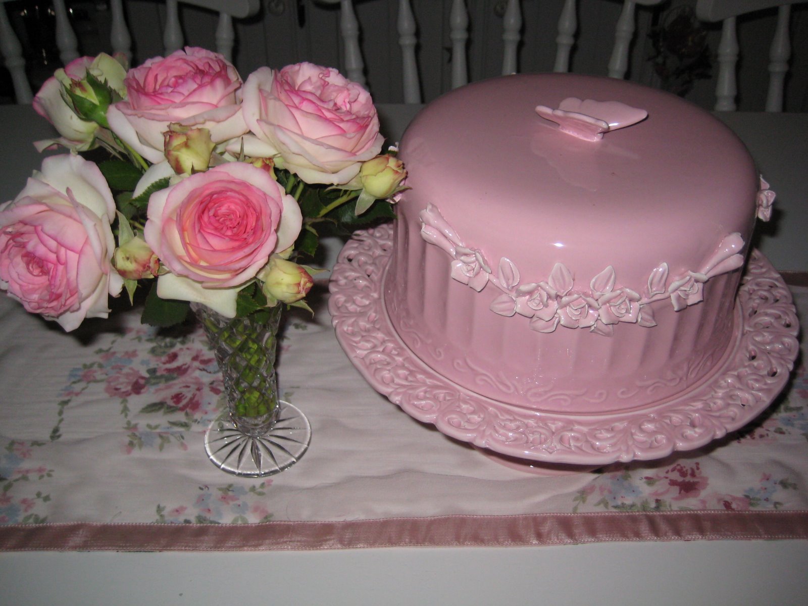 [cake+&+roses.JPG]