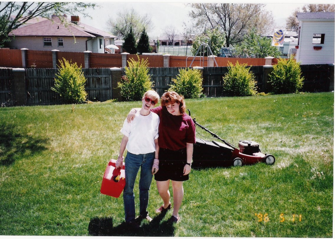 [Mom+and+me+in+backyard+of+Riverton+house.jpg]