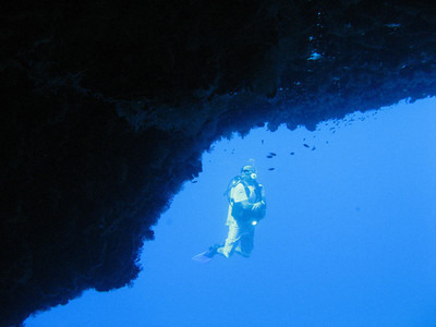 [Boat+dive+outlook+from+crevice.jpg]