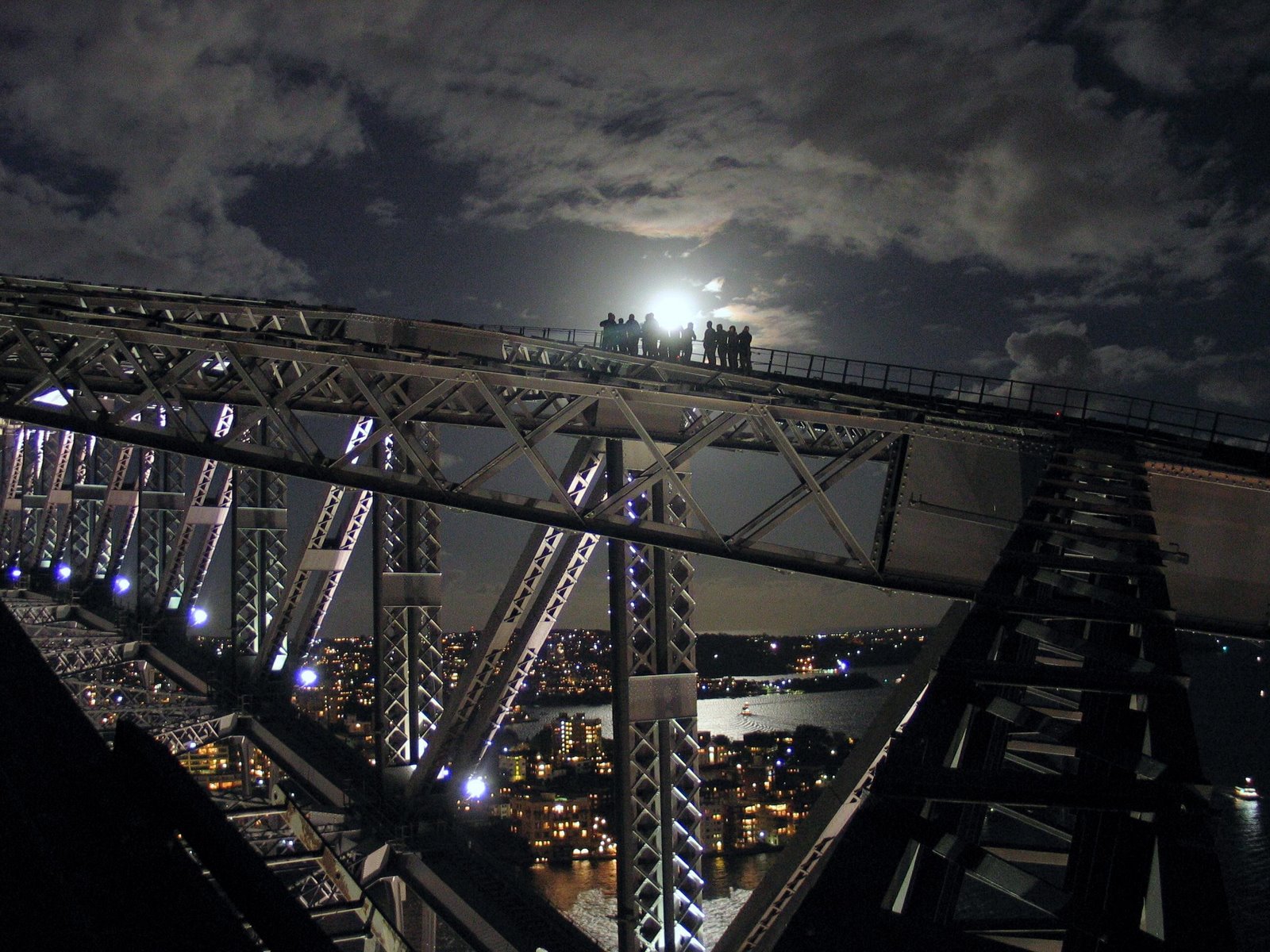 [018_sydney_harbour_bridge_night2.jpg]