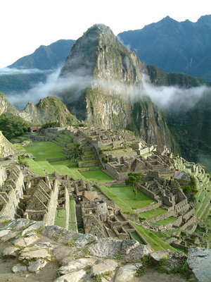 [300px-Peru_Machu_Picchu_Sunset.jpg]