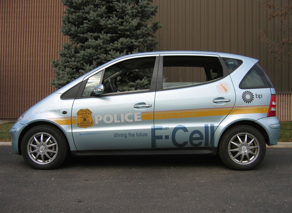 [Mercedes-Benz-F-Cell-Police-car-01.jpg]