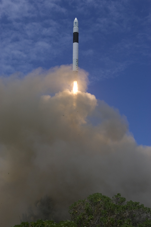 [SpaceX+Falcon-1+Launch.jpg]