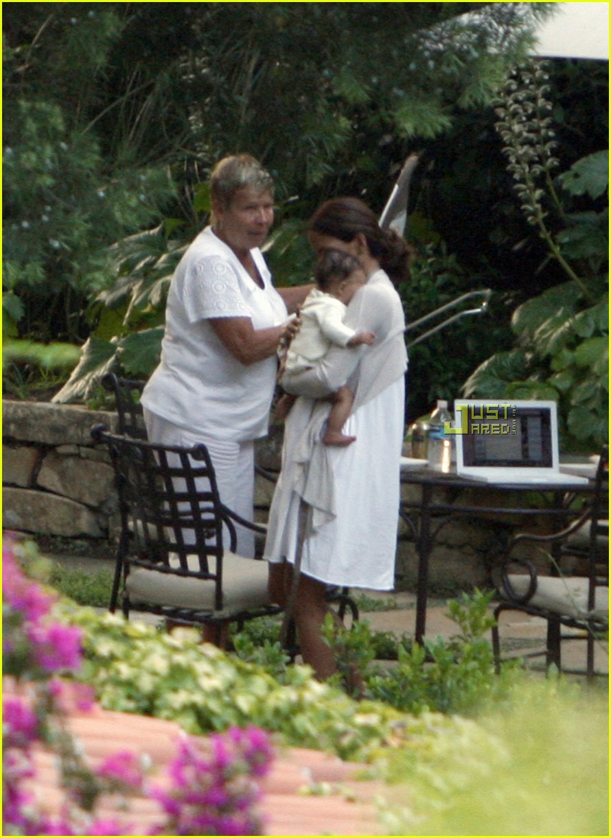 [nahla-aubry-first-pictures-halle-berry-daughter-02.jpg]