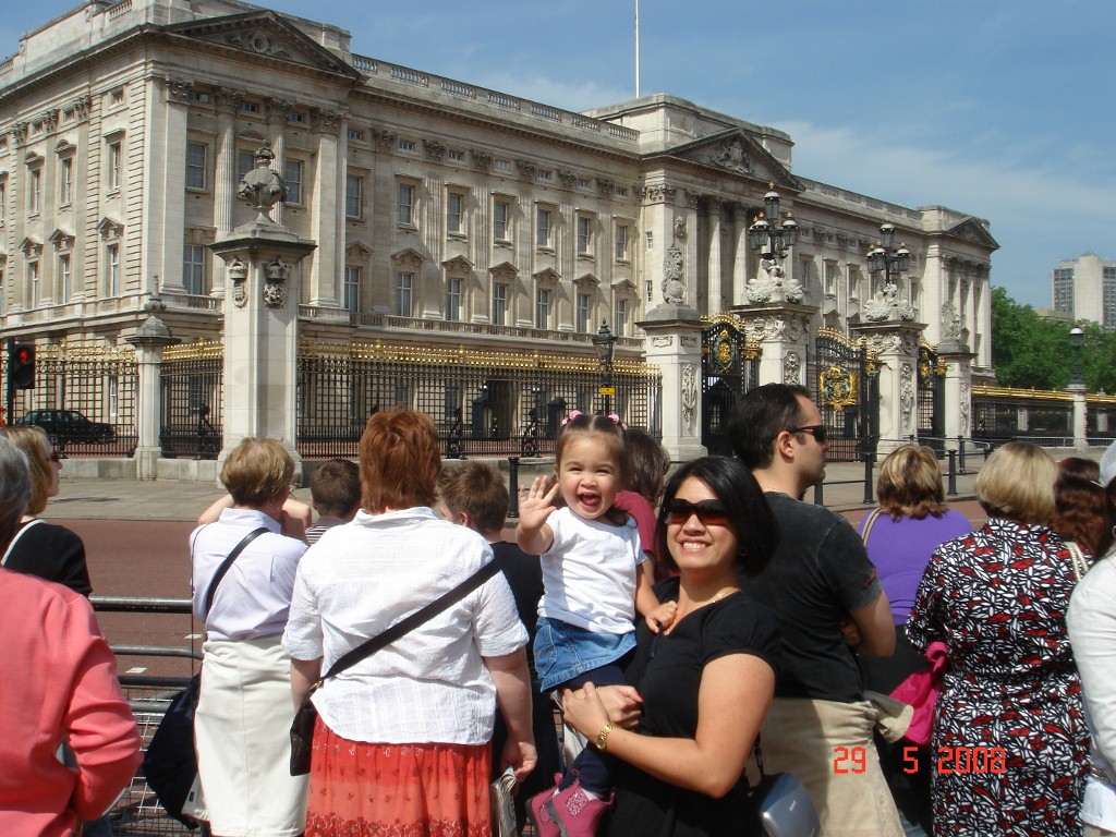 [UK+Holiday+-+Day+07+-+08+Buckingham+Palace+05+(1024x768).jpg]
