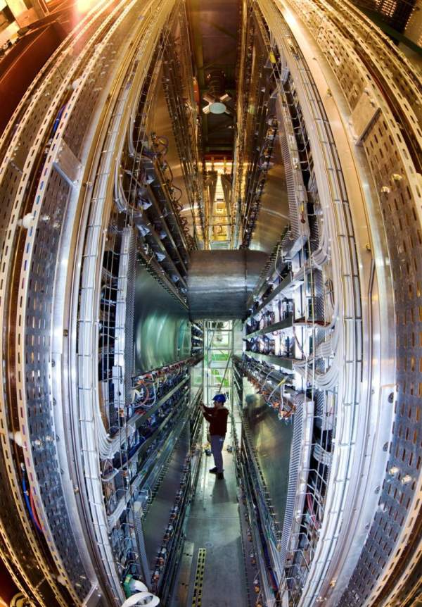 [Large-Hadron-Collider-12.jpg]