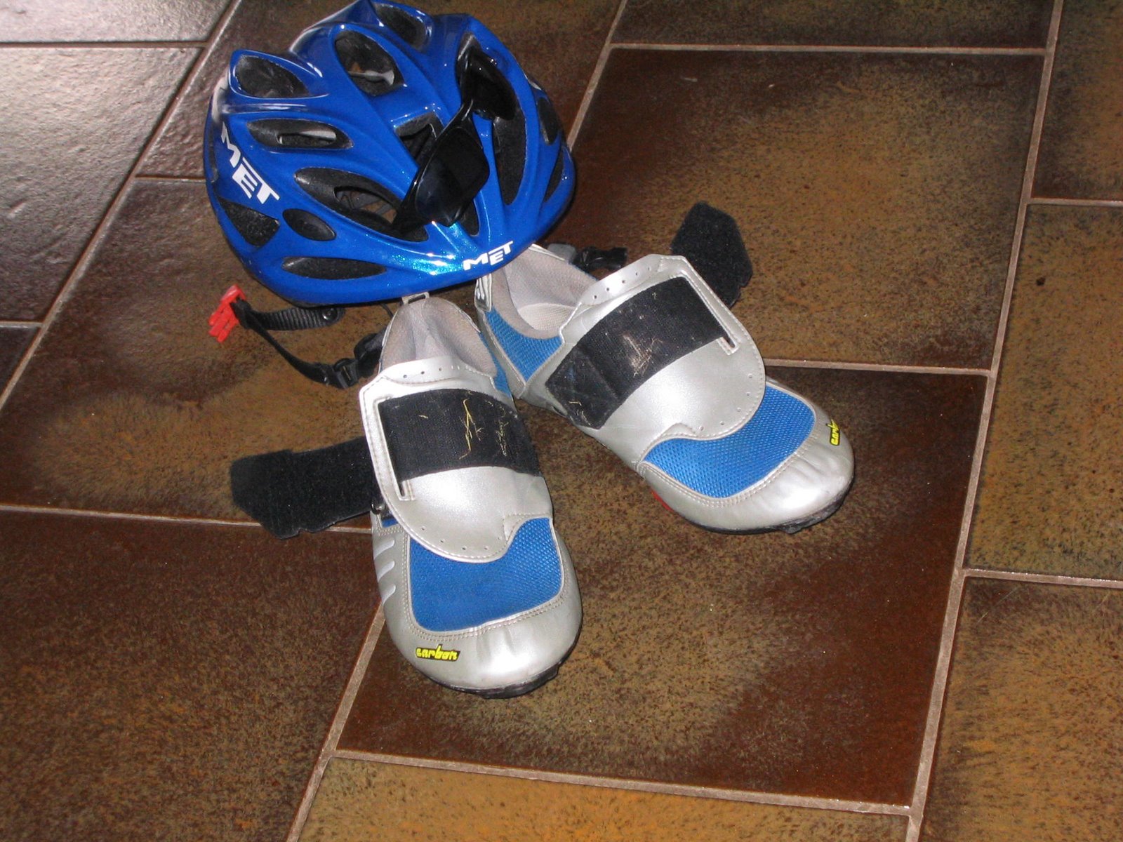 [Bike+Shoes&Helmet+003.jpg]