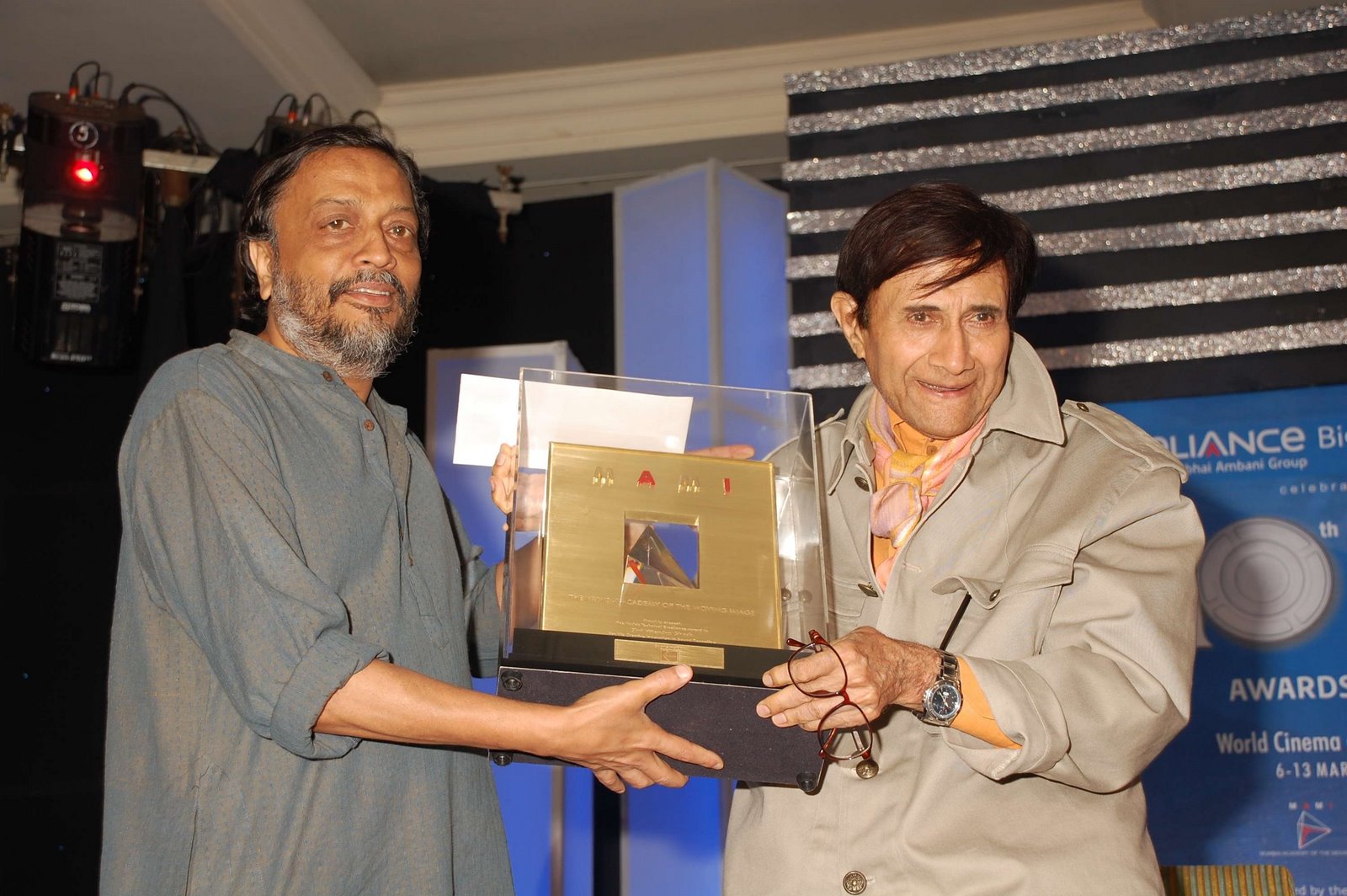 [Kodak+Award+for+Technical+Excellence+to+Shri+Hitendra+Ghosh+by+Dev+Anand.JPG]
