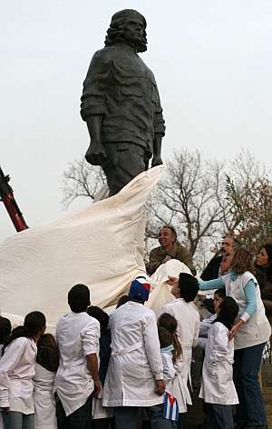 [Estatua+del+Che.jpg]