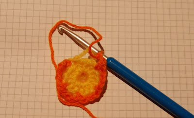 لعمل وردة بالكروشي Fleur+au+crochet-3