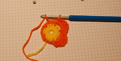 لعمل وردة بالكروشي Fleur+au+crochet-4