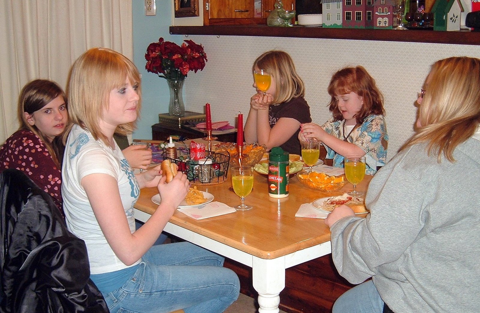 [Dinner+with+the+girls,+Jan..jpg]
