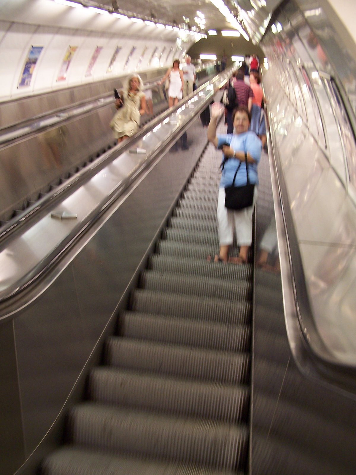 [Escalators+in+Prague+Metro.JPG]