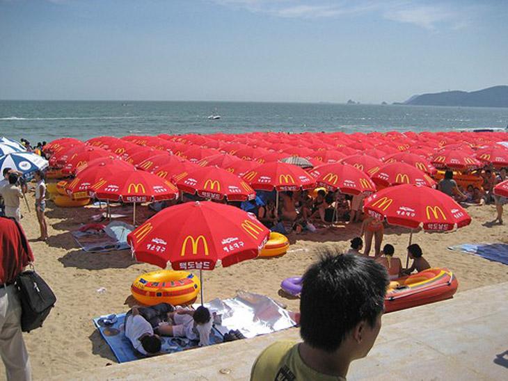 [crowded_china_beach2-717550.JPG]