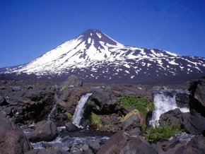[Volcan+Antuco,+Chile.jpg]
