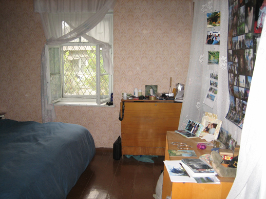 [004+Room+with+window.jpg]