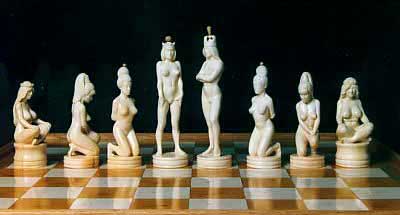 [women-as-chesspeices.jpg]