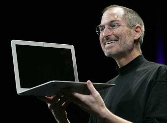[Steve_Jobs_muestra_MacBook_Air.jpg]