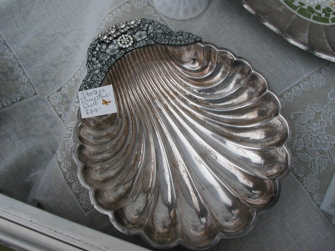 [Silver-Plated+Shell+Bowl+with+Rhinestones.jpg]