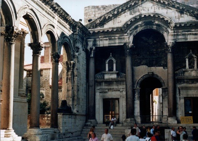 [Diocletian's_Palace.jpg]