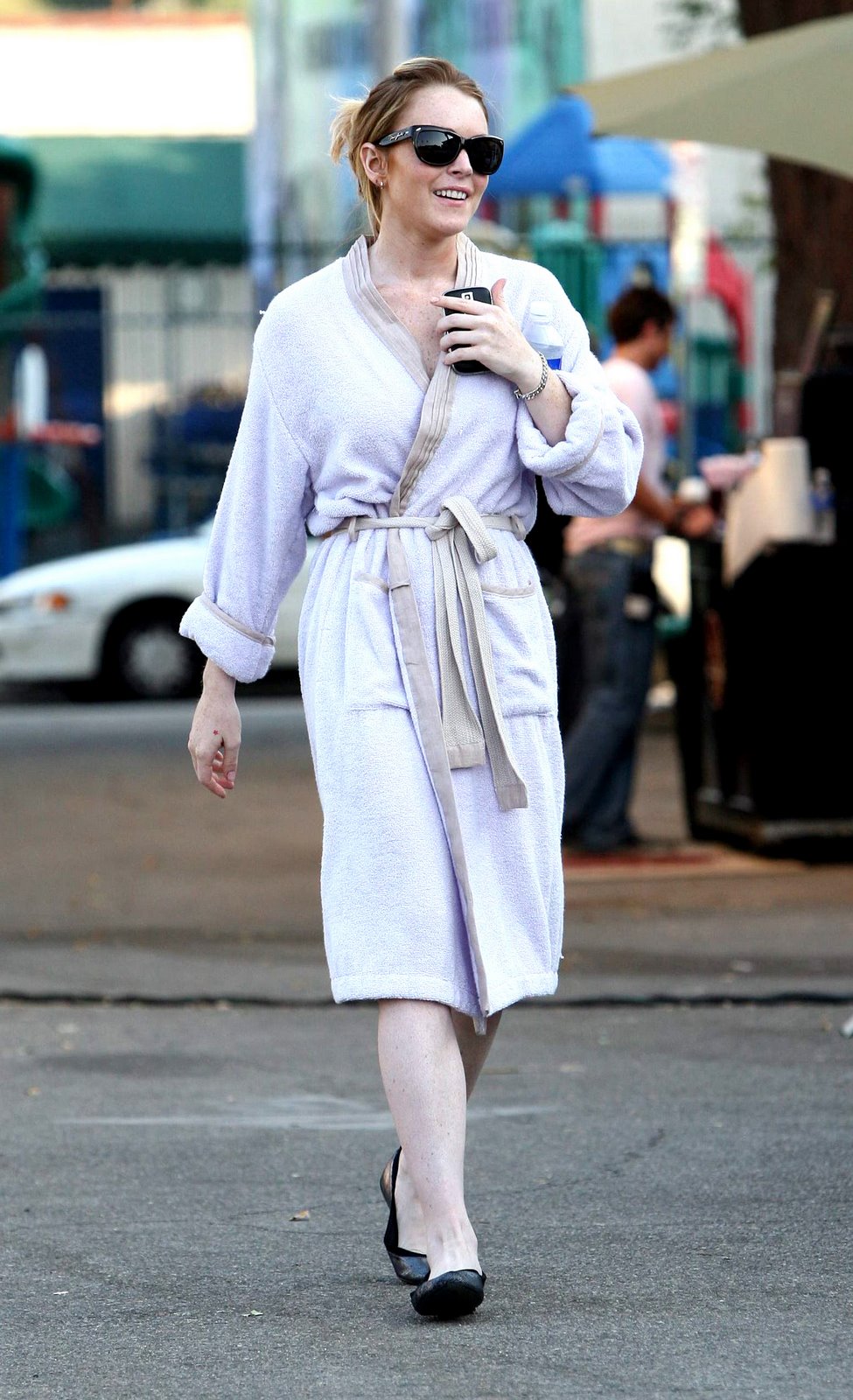 [77361_tlfan_Lindsay_Lohan_performs_her_final_scenes_on_the_set_of_Labor_Pains_7.16.08_23_122_797lo.jpg]