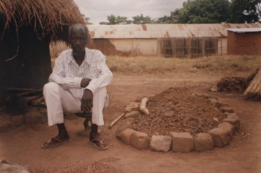 [An+old+man+sits+by+the+grave+of+his+son+killed+by+a+UPDF+soldier+at+Pabbo+Camp+March+2000.JPG]