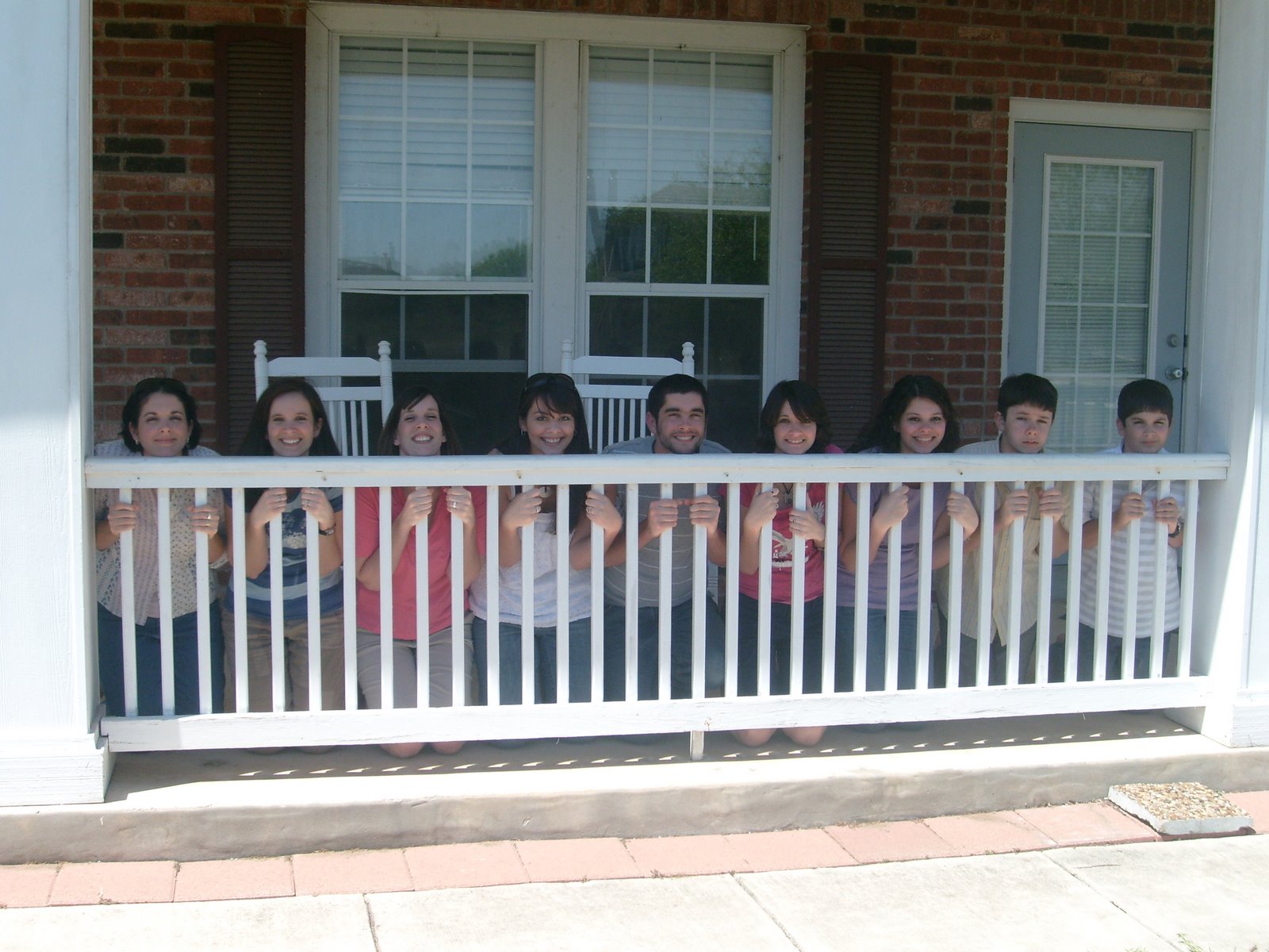 [kids+on+porch.JPG]