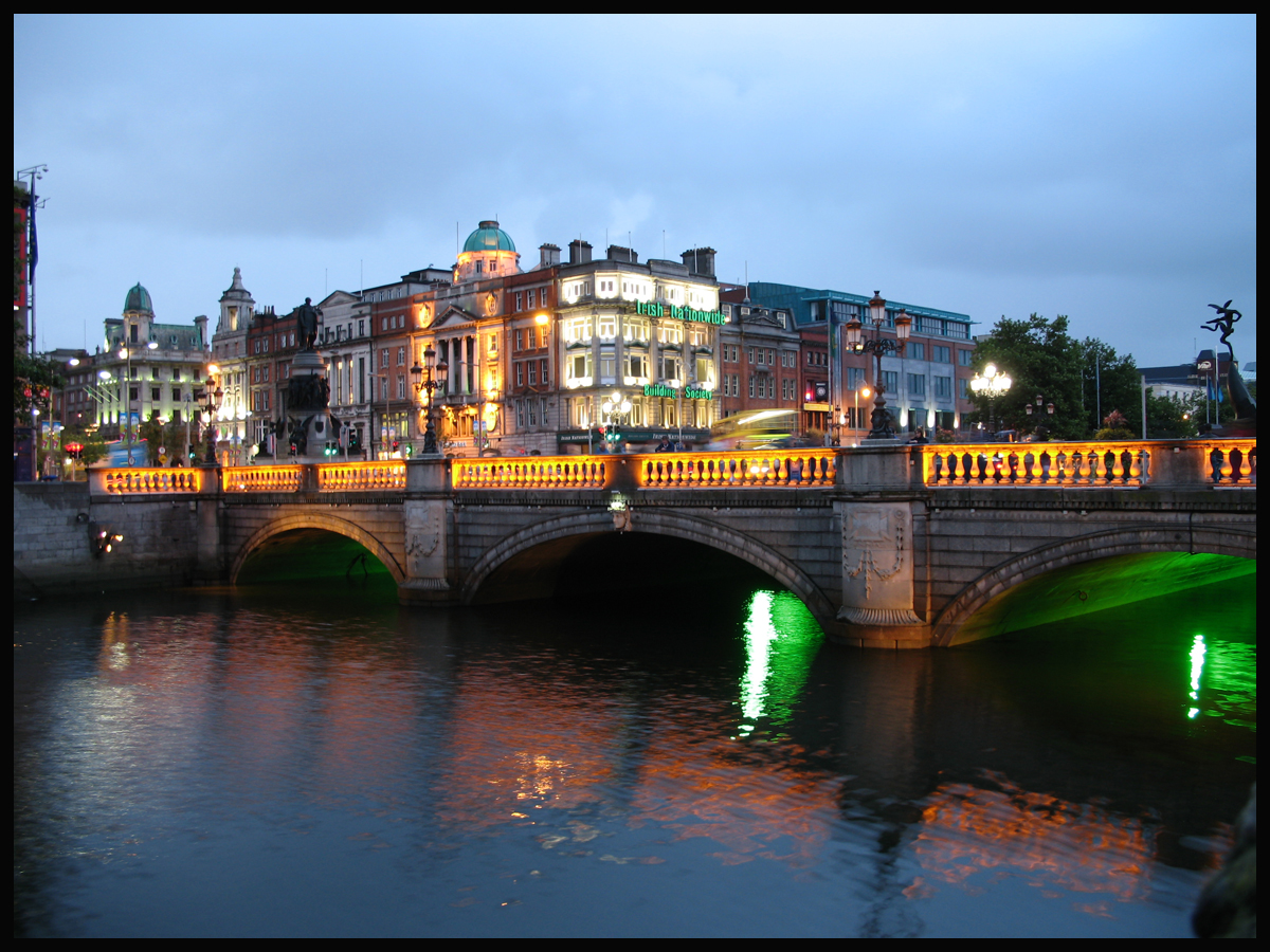 [Ireland_Dublin_Night.JPG]
