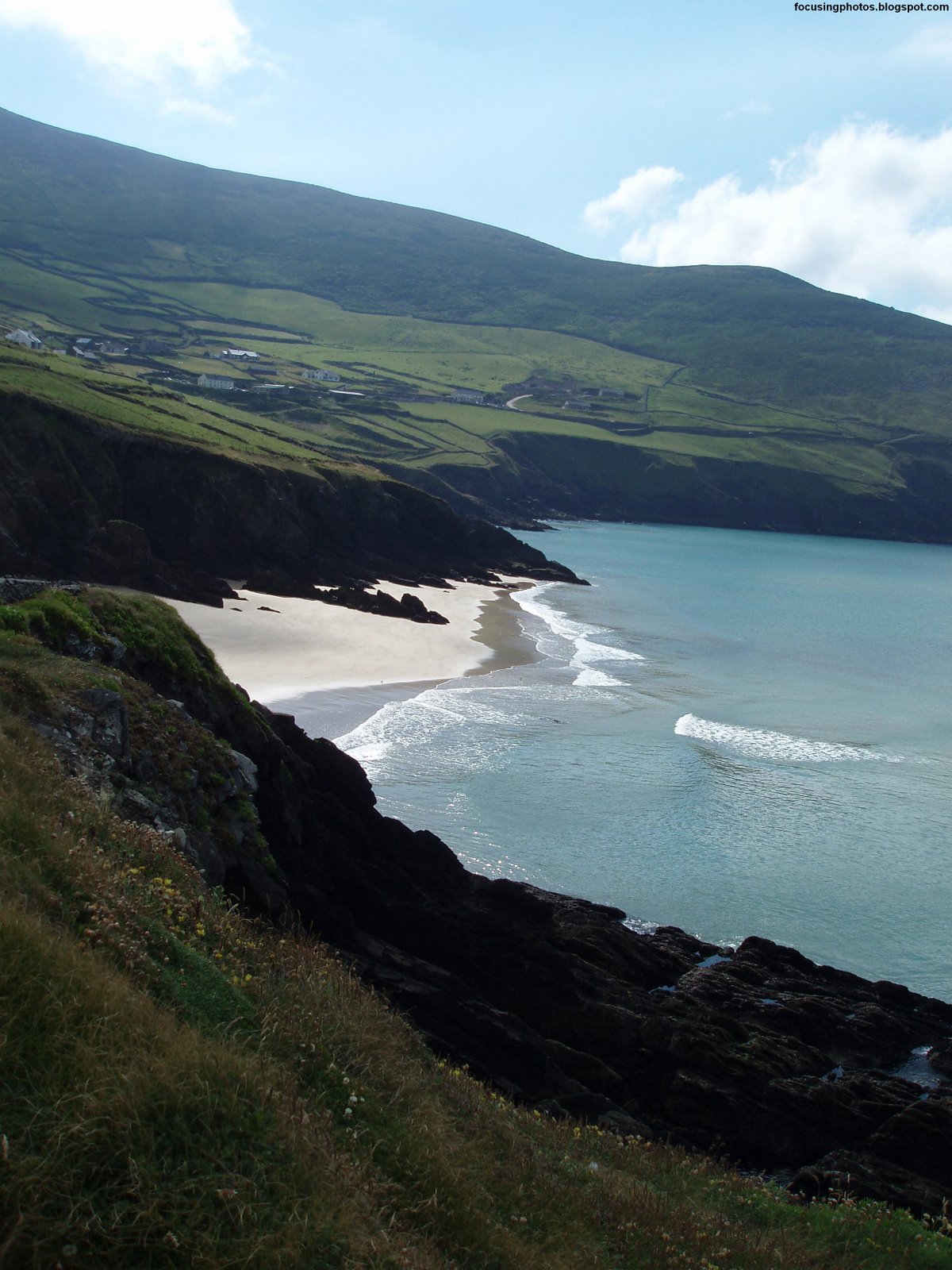 [Ireland's+Coast+With+Waves.JPG]